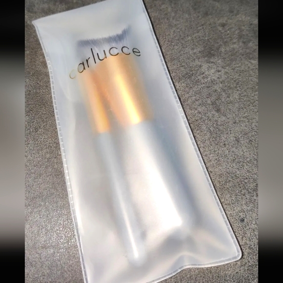 Carlucce Brush Bundle - foundation & shadow NEW - Picture 1 of 2